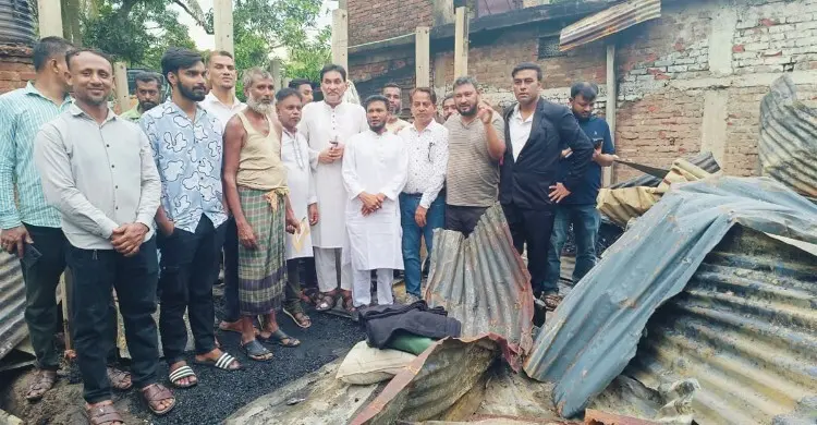 হাটহাজারীতে ভয়াবহ অগ্নিকাণ্ড: নিঃস্ব ছয় পরিবার, ক্ষয়ক্ষতি ২০ লাখ টাকা