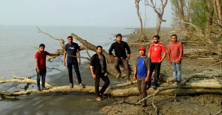 বরগুনার শুভসন্ধ্যা সমুদ্রসৈকত: প্রকৃতি ও প্রশান্তির এক অনন্য মেলবন্ধন