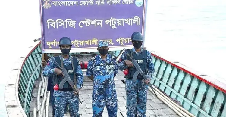 ঢাকার দিয়াবাড়ি থেকে চুরি হওয়া পর্যটন বোট পটুয়াখালীতে উদ্ধার, পলাতক অপরাধীরা