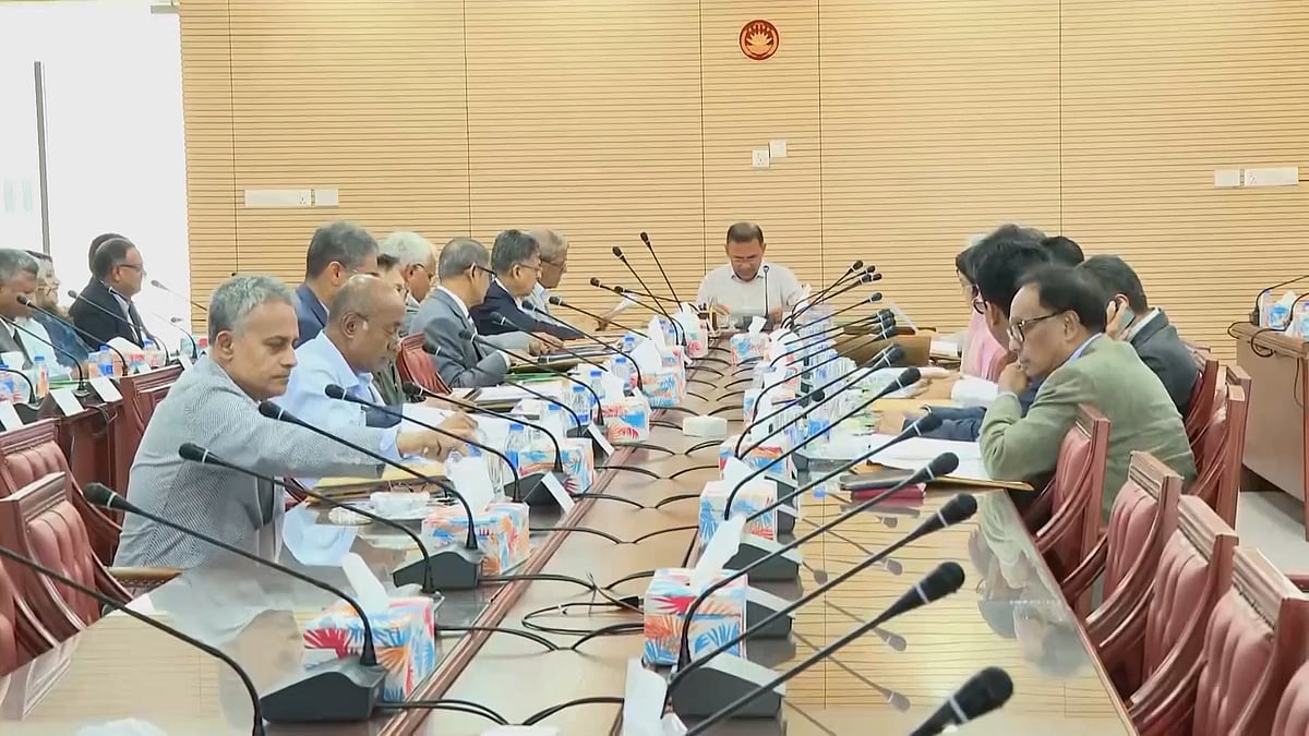 নতুন আঙ্গিকে ভিসা নীতি ২০২৬: সংস্কারের পথে অন্তর্বর্তী সরকার