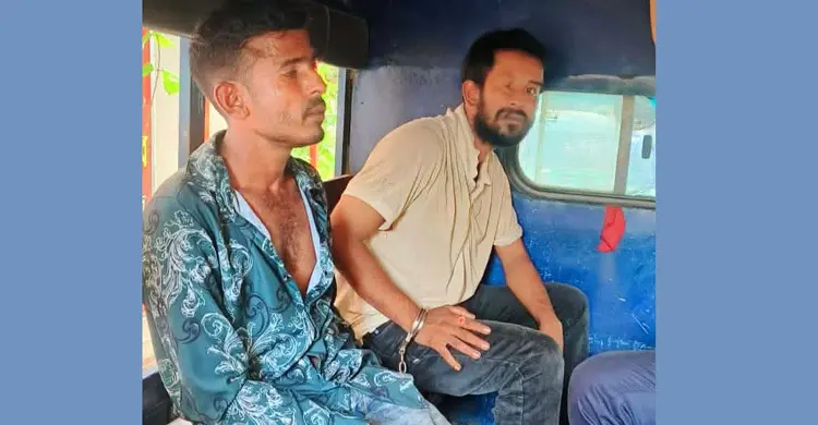 নারায়ণগঞ্জে সাদা পোশাকে অভিযানে গিয়ে গণপিটুনির শিকার পুলিশ সদস্য ও সোর্স