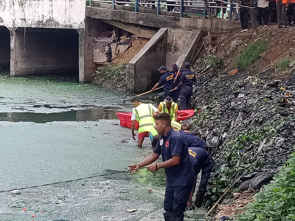 গুলশান লেক পুনরুদ্ধারে ‘চলো খাল বাঁচাই’: তিন দিনব্যাপী বৃহৎ পরিচ্ছন্নতা অভিযান শুরু