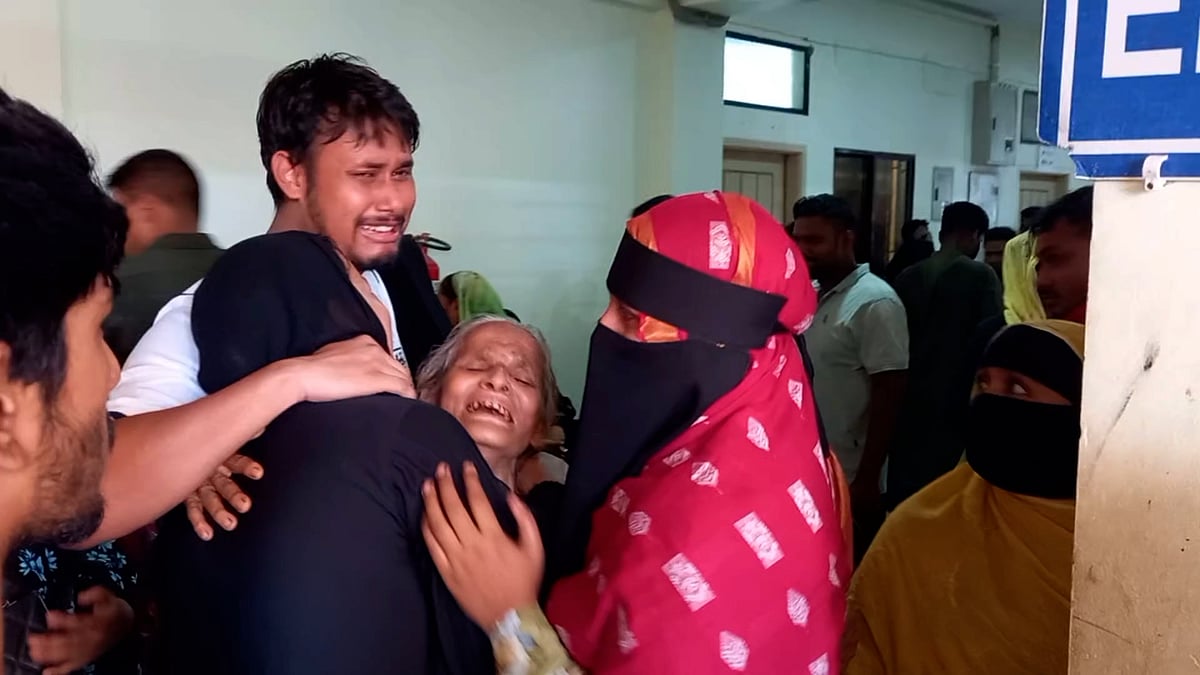 মাদারীপুরে কাভার্ড ভ্যানের ধাক্কায় শিশু আয়েশাসহ নিহত ২, শোকের ছায়া