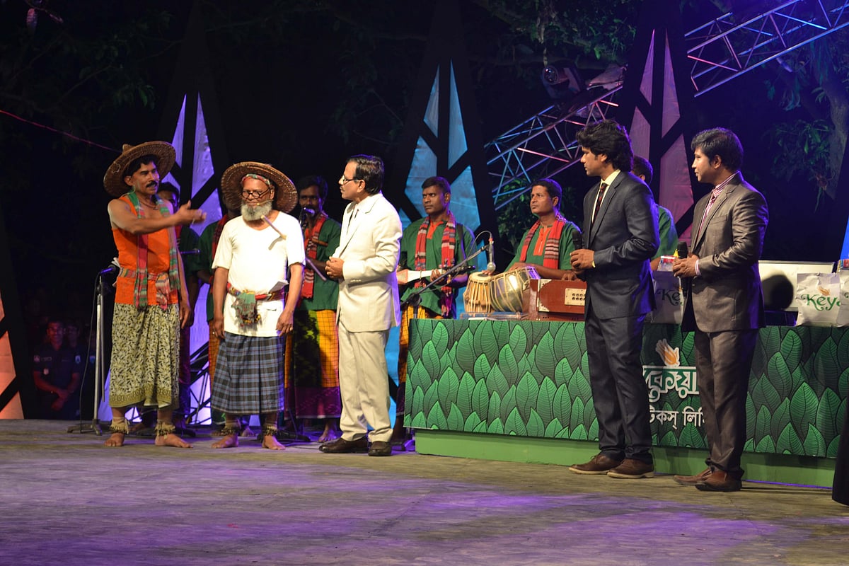 ফুটবল উন্মাদনায় মাতোয়ারা দর্শকদের জন্য আজ রাতে বিশেষ ‘ইত্যাদি’