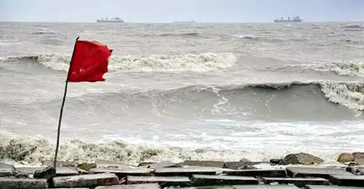 বঙ্গোপসাগরে লঘুচাপের প্রভাব: সমুদ্রবন্দরগুলোতে ৩ নম্বর সতর্ক সংকেত জারি