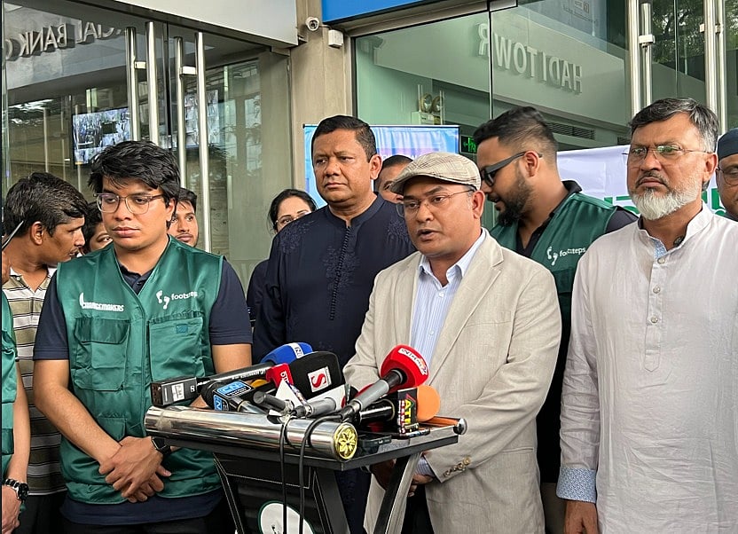 গুলশান লেককে বাঁচাতে ‘চলো খাল বাঁচাই’ কর্মসূচি: পরিচ্ছন্নতায় শামিল পাঁচ শতাধিক স্বেচ্ছাসেবী