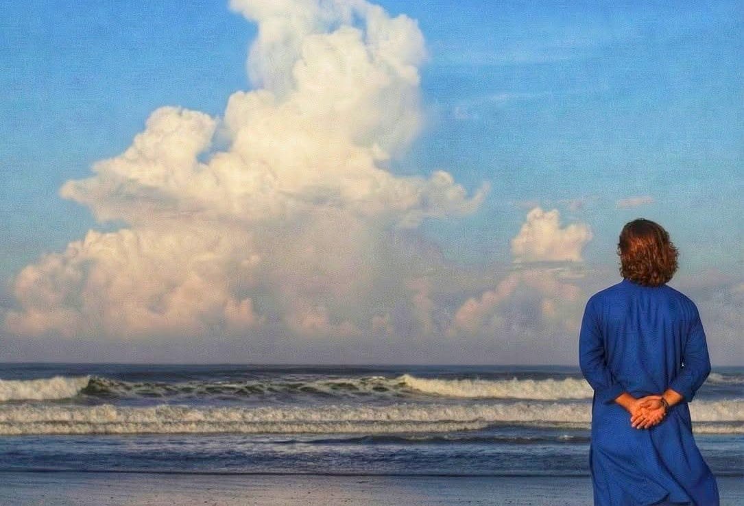 যান্ত্রিক নগরের ভিড়ে অন্তহীন একাকীত্ব এবং বিষাদের অজানা গল্প