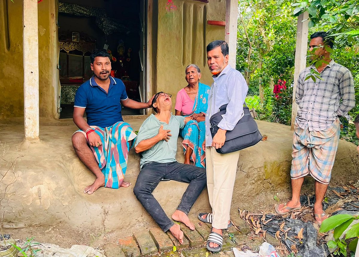 চট্টগ্রামের আনোয়ারায় বেকারত্বের জেরে মা-বাবাকে কুপিয়ে হত্যা, ছেলে আটক