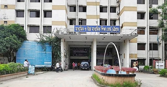 চট্টগ্রামে এইচএসসি পরীক্ষায় এআই দিয়ে নকলের অভিনব কৌশল, পরীক্ষার্থী বহিষ্কার