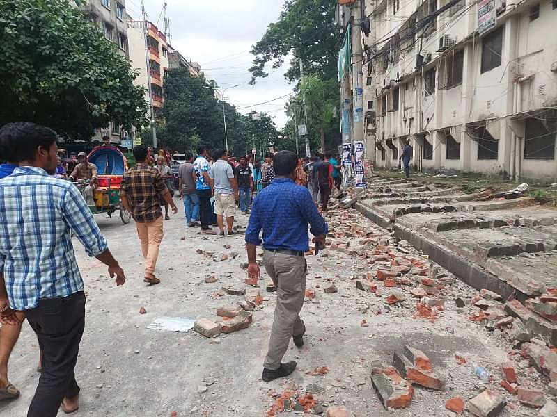 মিরপুরে টিসিবির পণ্য কেনার সারিতে মর্মান্তিক দুর্ঘটনা: দেয়াল ধসে নিহত ২, আহত ৮