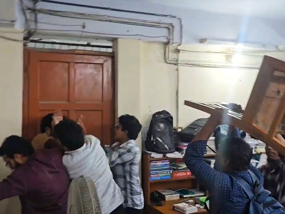 রাজশাহী বিশ্ববিদ্যালয় গ্রন্থাগারে শিক্ষার্থী পিটুনির ঘটনায় রাকসু ও শিবির নেতাদের জড়িত থাকার ভিডিও প্রমাণ