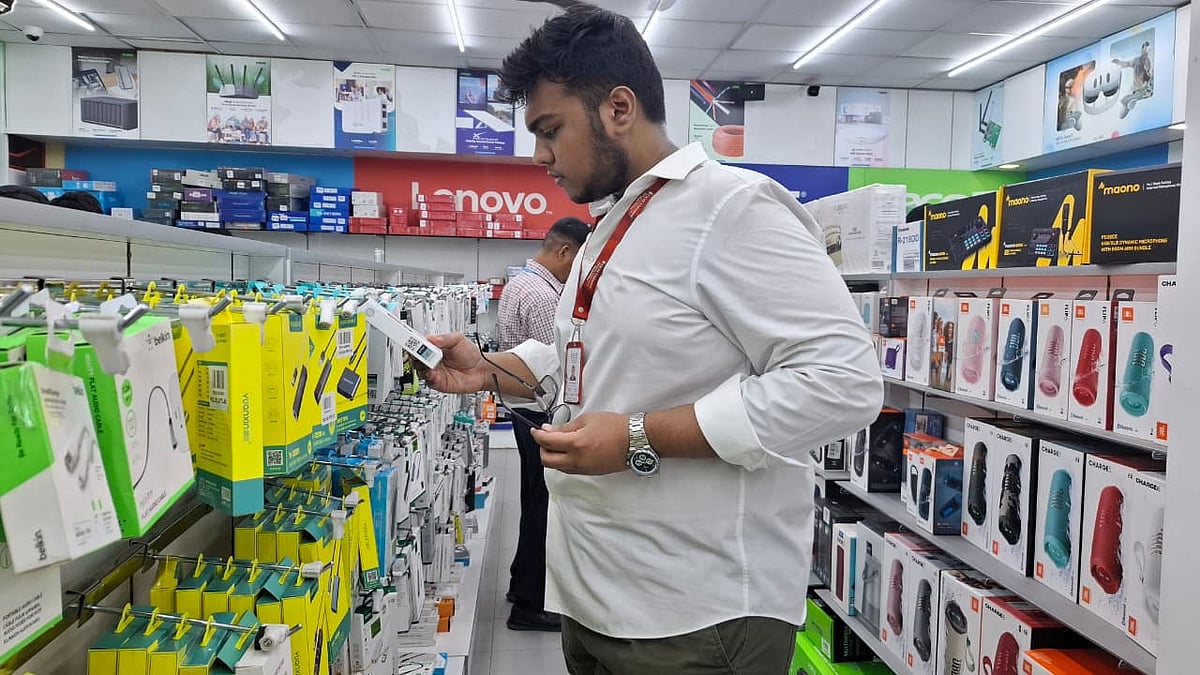 ঢাকার কম্পিউটার বাজারে বহনযোগ্য হার্ডডিস্কের দাম বৃদ্ধি, স্থিতিশীল অন্যান্য যন্ত্রাংশ
