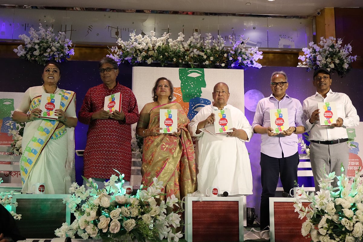 ফরিদুর রেজা সাগরের ‘প্রিয়জন আপনজন’ বইয়ের জমকালো প্রকাশনা: এক প্রজন্ম থেকে অন্য প্রজন্মের সেতুবন্ধন