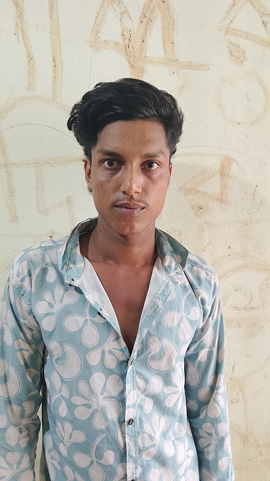শ্রীপুরে টিকটকে পিস্তলের ভয় দেখিয়ে স্ত্রীকে নির্যাতন, পিস্তলসদৃশ লাইটারসহ স্বামী গ্রেপ্তার