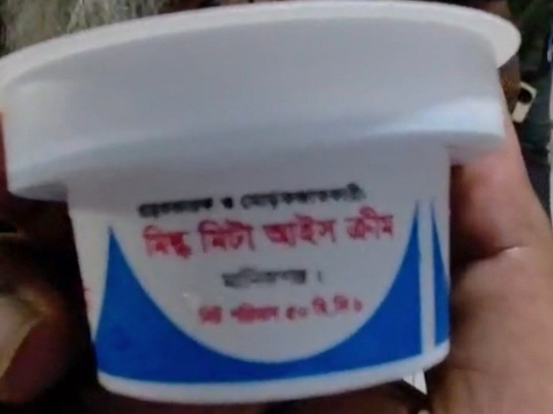 মানিকগঞ্জে নামী ব্র্যান্ডের নকল আইসক্রিম তৈরি ও বাসি খাবার বিক্রির দায়ে দেড় লাখ টাকা জরিমানা