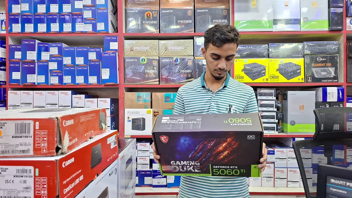 ঢাকার কম্পিউটার বাজারে এসএসডির দাম বেড়েছে, স্থিতিশীল অন্যান্য যন্ত্রাংশ