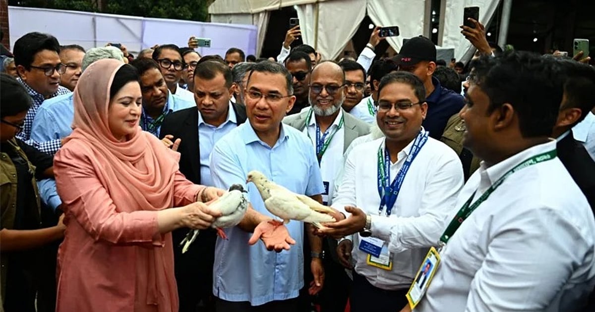 ড্যাবের ৩৭তম প্রতিষ্ঠাবার্ষিকীতে প্রধানমন্ত্রী তারেক রহমানের বৃক্ষরোপণ ও পায়রা উড়িয়ে চিকিৎসক সমাবেশ উদ্বোধন