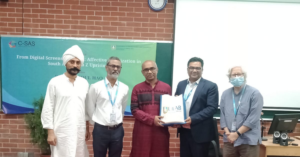 সামাজিক যোগাযোগমাধ্যম রাজনৈতিক পরিবর্তনকে সহজ করলেও তা টেকসই করতে ব্যর্থ হচ্ছে: অধ্যাপক ফাহমিদুল হক