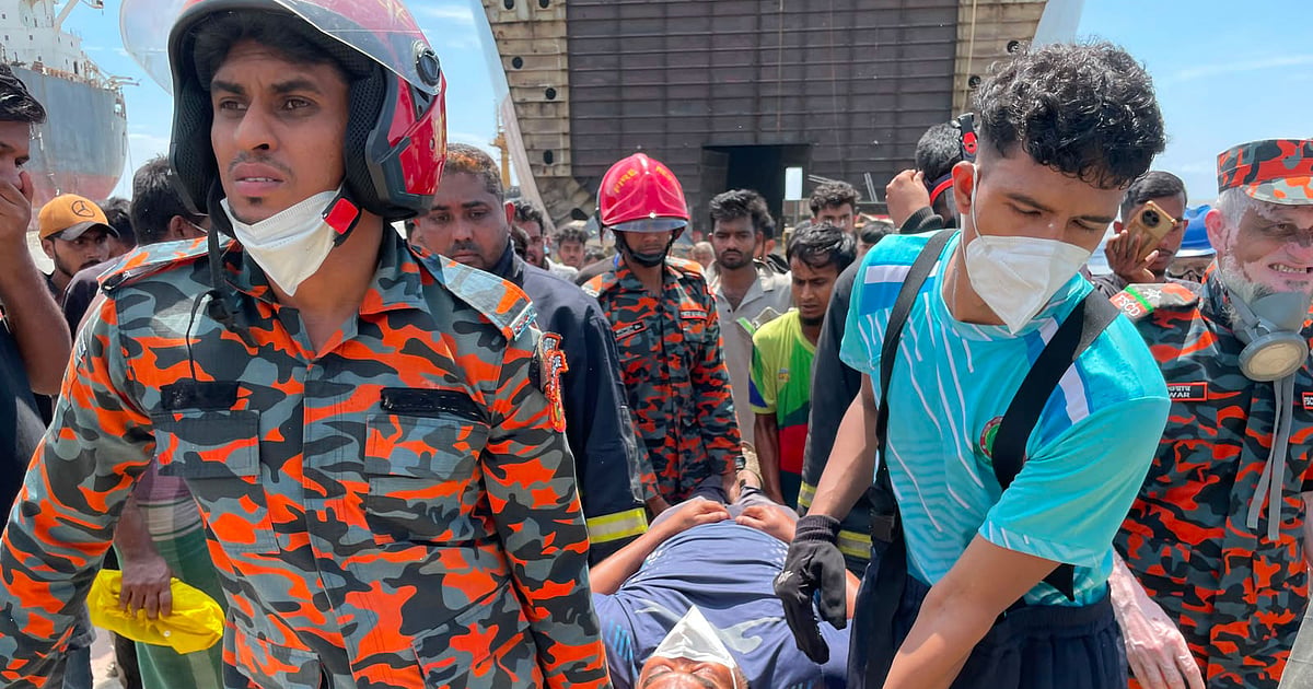 সীতাকুণ্ডে জাহাজভাঙা কারখানায় বিষাক্ত গ্যাসে প্রাণহানি বেড়ে ৮, নিরাপত্তা নিয়ে প্রশ্ন