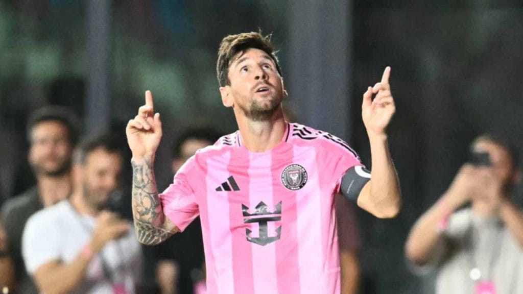 মেসির জাদুকরী ছোঁয়ায় নতুন ইতিহাস