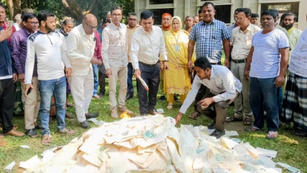 পুড়িয়ে ধ্বংস করা হলো ১৮০০ দলিল